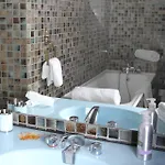 Aimee Luxury With Heated Pool 4*