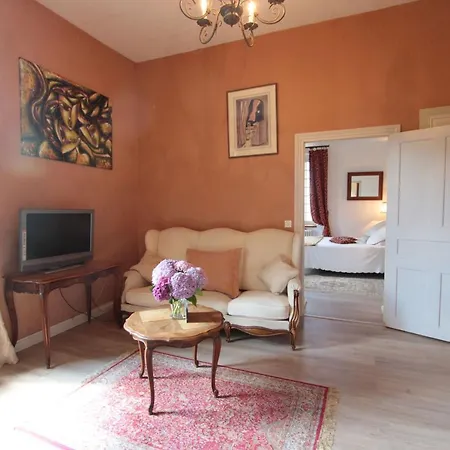 Aimee Luxury With Heated Pool Bed & Breakfast 3*