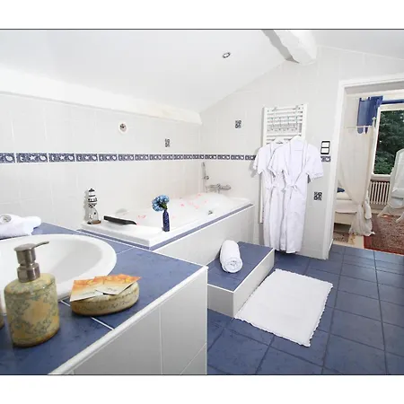 Aimee Luxury With Heated Pool Bed & Breakfast