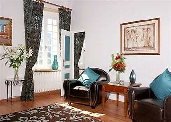 Aimee Luxury With Heated Pool 4*