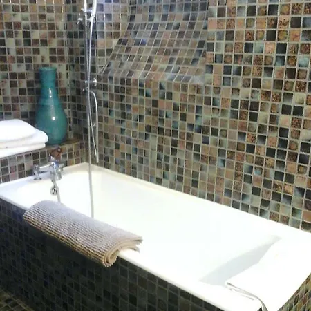 Aimee Luxury With Heated Pool Bed & Breakfast 3*