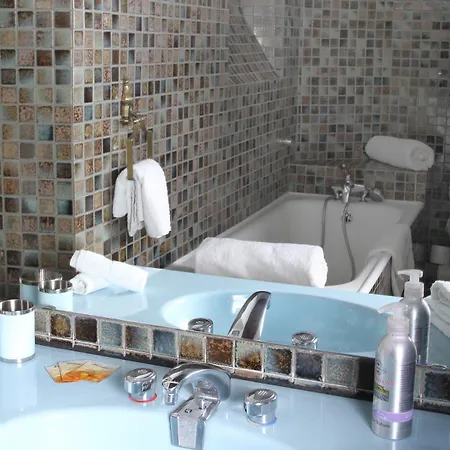 Aimee Luxury With Heated Pool 4*
