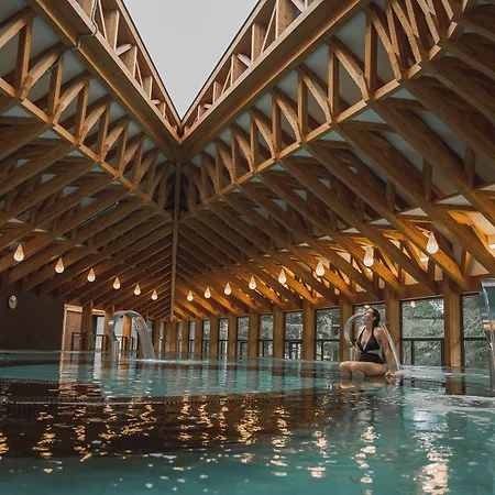 Aimee Luxury With Heated Pool 4*